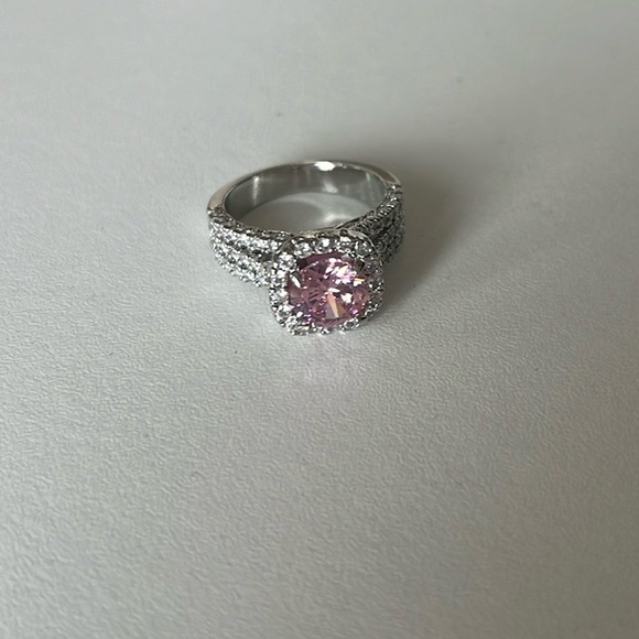 NWT Silver Tone with Pink Stone Ring - Picture 4 of 5